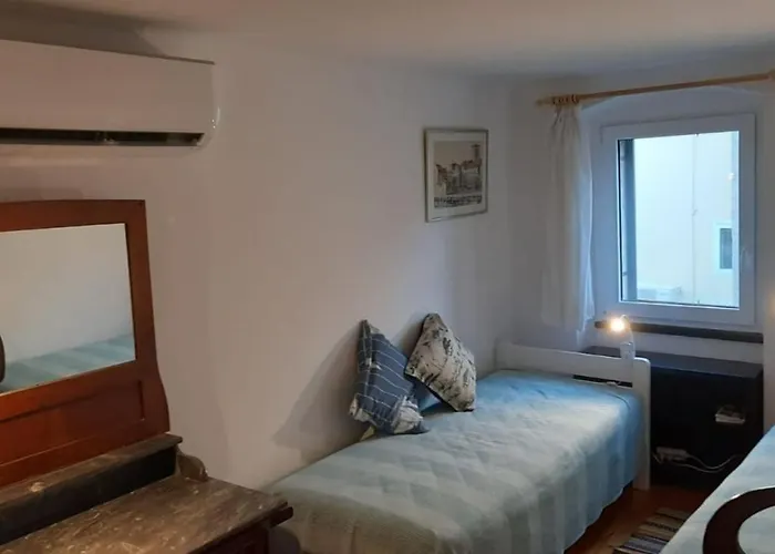 بيت للعطل House Markovina *